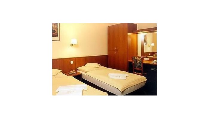 Hotel Korona Panzio poza 3